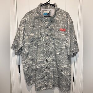 Magellan Outdoors Men’s Gray & White Camo Short-Sleeve Button-Down Shirt